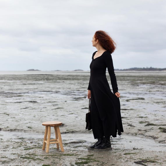 long black dress, witch style, witchy clothes, sweatshirt dress, fit and flare maxi dress