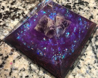 Large Galaxy Pyramid Nebula Orgonite Pyramid Reiki Energy Healing Meditation Orgone Resin Pyramid Paperweight Amethyst Pyramid