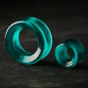 Green Cats Eye Tunnel / Gauge - Double Flare Glass Ear Plugs / Gauges in 10mm (00g), 20mm (13/16th), 30mm (1.18)