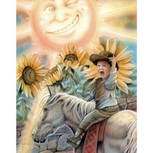 Puede incluir: Un sol sonriente con un ojo que guiña brilla sobre un niño pequeño que monta un caballo blanco. El niño lleva un sombrero de vaquero y un chaleco marrón. La escena se desarrolla sobre un fondo de girasoles.
