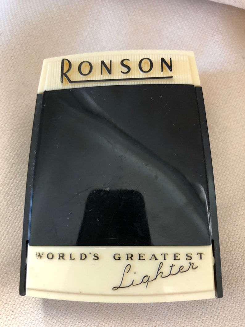 Ronson worlds greatest lighter in Bakelite case made in USA Vintage 1940s