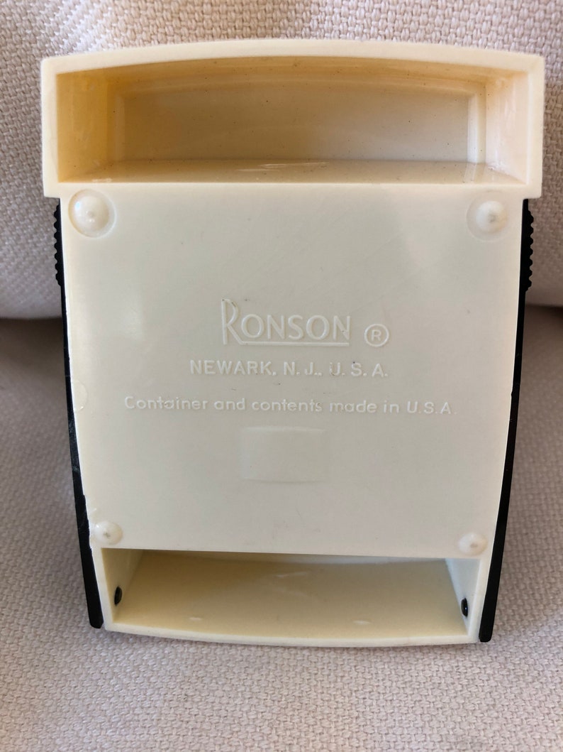 Ronson worlds greatest lighter in Bakelite case made in USA Vintage 1940s