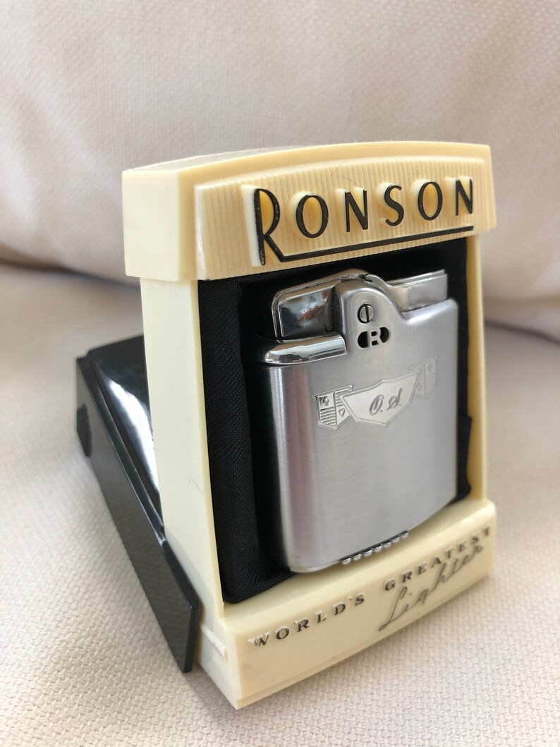 Ronson worlds greatest lighter in Bakelite case made in USA Vintage 1940s