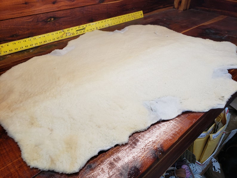 sheep skin shearing creme color nice fluffy hides S1 911