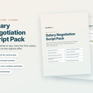 Może przedstawiać: 14-stronicowy plik PDF do druku zatytułowany Salary Negotiation Script Pack. Dokument zawiera 10 gotowych skryptów do rozmów telefonicznych i e-maili, arkusz kalkulacyjny oraz wskazówki dotyczące negocjacji płacowych od pierwszej oferty do podpisania umowy.