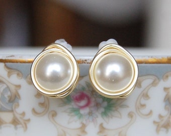 Cream Pearl Stud Earrings , Gold Filled Pearl Earrings , June Birthstone Earrings , Glass Pearl Studs
