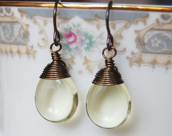 Boucles d'oreilles jaune pâle , Boucles d'oreilles hypoallergéniques , Boucles d'oreilles en laiton antique , Boucles d'oreilles en niobium