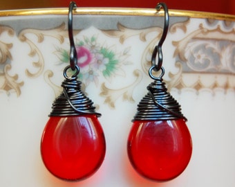 Red and Black Earrings , Hypoallergenic Earrings , Niobium Earrings , Red Dangle Earrings