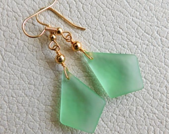 Boucles d’oreilles en verre de mer vert , Boucles d’oreilles en verre péridot , Bijoux de plage