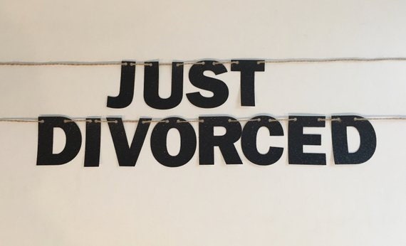 Divorcee Party, Just Divorced Banner, Divorced AF Party Decoration, break up party decor in Black or your choice of Colors, bye felicia