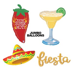 Pode incluir: Quatro balões de folha festivos para uma festa de fiesta. Um balão de pimenta vermelha com o texto "You're Super Hot!" Um balão de margarita amarelo. Um balão de sombrero amarelo, vermelho e verde. Um balão de folha dourada que soletra "fiesta".