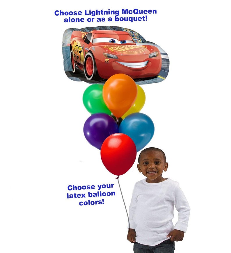Puede incluir: Un globo rojo con el personaje de Rayo McQueen con una cara sonriente. El globo est&aacute; atado a una cuerda con un ramo de globos de l&aacute;tex de colores: rojo, naranja, amarillo, verde, azul y morado.