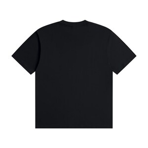 Zakochany - Minimalistyczny T-shirt z białym tekstem zdjęcie 8