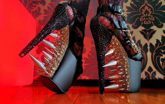 Platform pulse Spiked Crystal Chain 