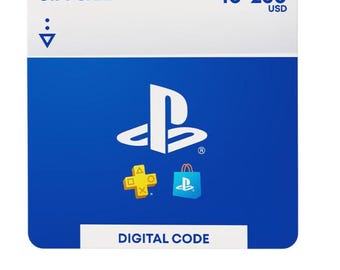 Puede incluir: Una tarjeta de regalo PlayStation rectangular con una sección superior blanca y una inferior azul. Incluye el logotipo blanco de PlayStation, un icono de signo más amarillo, una bolsa de compras azul y el texto GIFT CARD, $10-250 USD y DIGITAL CODE.