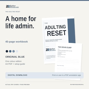以下が含まれることがあります： The Adulting Resetというタイトルの45ページのデジタルワークブック。青と白の表紙とBrain Dumpページが含まれています。テキストにはA home for life admin、Original Blue、Digital Downloadが含まれます。このA4 PDFにはセットアップガイドが含まれています。