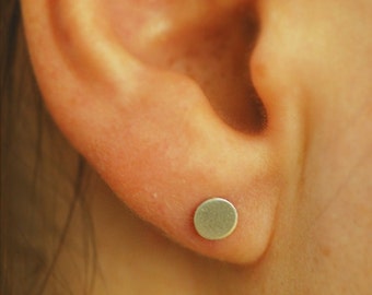 Silver stud earrings, small stud earrings, small post earrings, circle stud earrings, simple studs, everyday earrings, silver circle studs