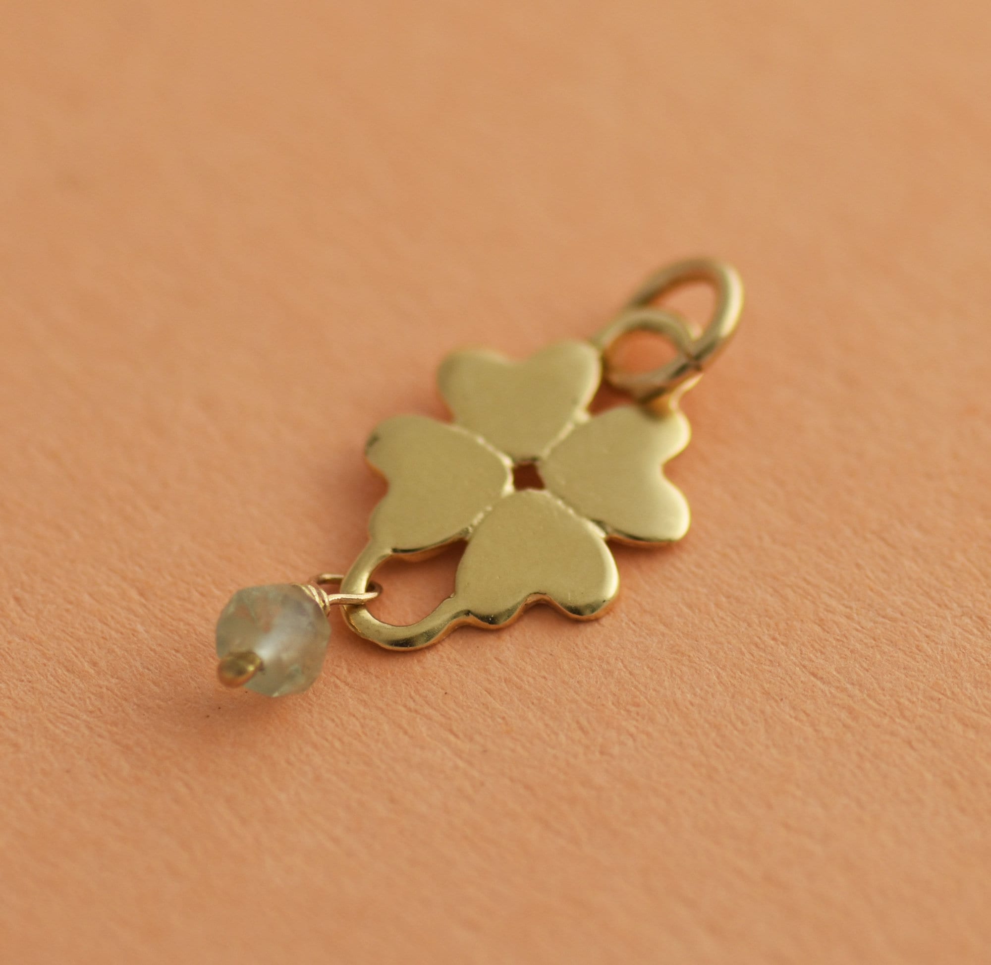 14k Glücksbringer, 14K Gelbgold vierblättriges Kleeblatt, Aquamarin 14k Solid Gold Charm Anhänger, zierliche Klee Halskette, Solid Gold Clover