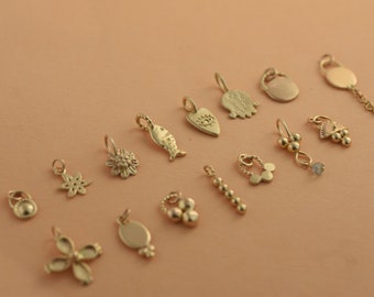 Wählen Sie Ihre 14k Gold Anhänger, kleine Charm 14k Massivgold Anhänger, wählen Sie Ihren Stil Charm Halskette, Glücksbringer, Liebe Charms