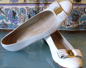 Salvatore Ferragamo Made in Italy Vara Flats Size 8.5 AAAA