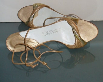 Scarpe in pelle dorata Joan & David, taglia 9N, prodotte in Italia.