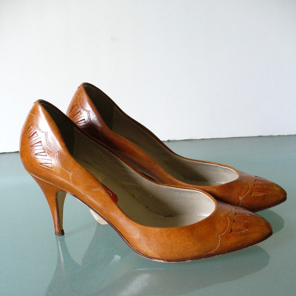 Vintage Made In Italy Bandolino Caramel Pumps 7US