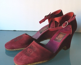 Anne Klein Made in Italy Claret Suede Wedge Heel Shoes Size 8 US