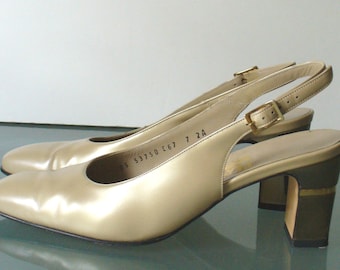 Made in Italy Salvatore Ferragamo Taupe Pumps  Size 7 US