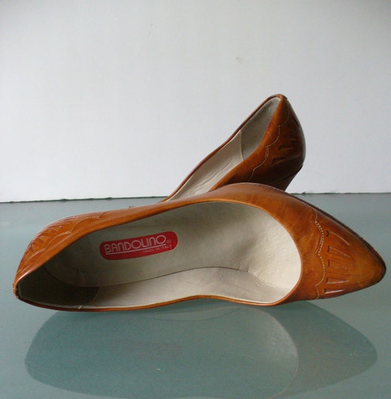 Vintage Made In Italy Bandolino Caramel Pumps 7US - image 2