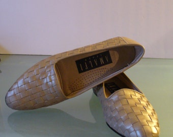 Amalfi Made in Italy Metallic Gold Woven Leather Loafers Size 5.5AA