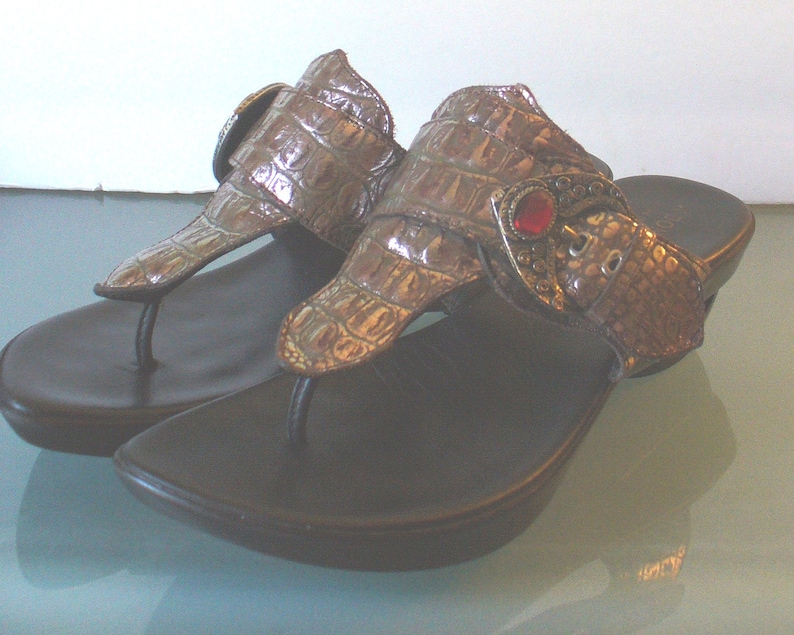Donald J Pliner Made in The Mountains of Italy Faux Alligator Sandals Size 7 M image 2
