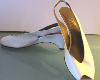 Vintage Made in Italy Jildor Sling Back Peep Toe White Pumps Size 9.5US