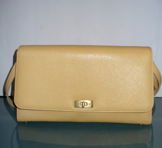 coach textured leather shoulder bag