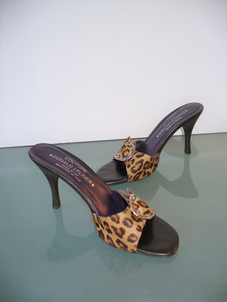 Sandalias de tacón Donald J Pliner, fabricadas en las montañas de Italia, talla 6.5 M imagen 3