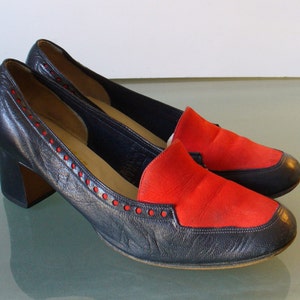 Vintage Amalfi By Rangoni Marinblå & Röda Pumps i Kalvskinn Storlek 7.5