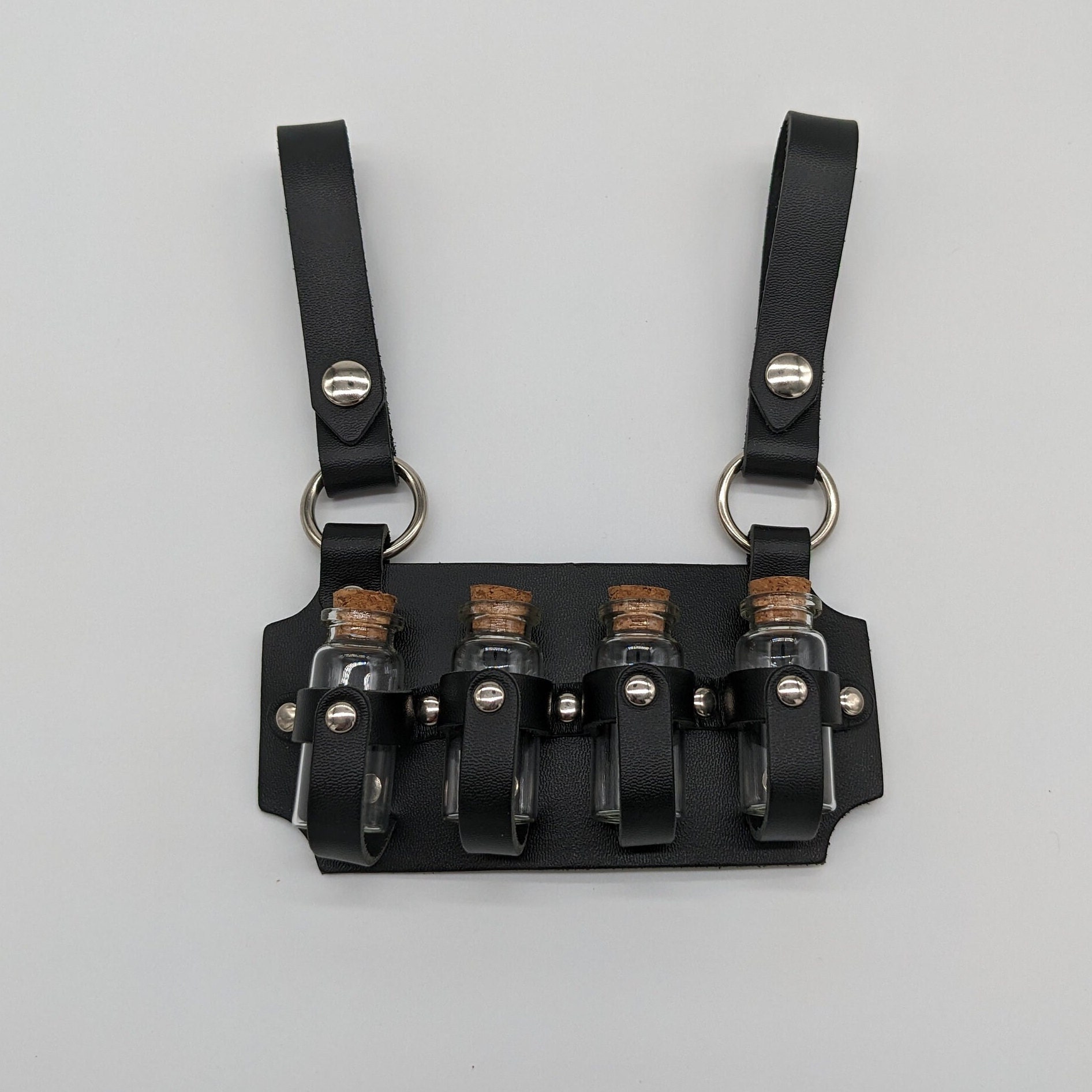 Vierfach-Fläschchenholster aus Leder