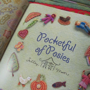 Pocketful of Posies: A Treasury of Nursery Rhymes Autographed picture book image 5