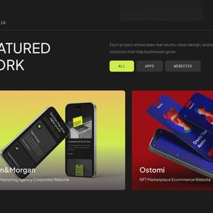 Pode incluir: Uma p&aacute;gina web de portf&oacute;lio intitulada Featured Work com fundo escuro. Exibe dois cart&otilde;es de projeto: Dean&Morgan, um site de ag&ecirc;ncia de marketing digital, e Ostomi, um site de marketplace NFT, ambos com visualiza&ccedil;&otilde;es m&oacute;veis.