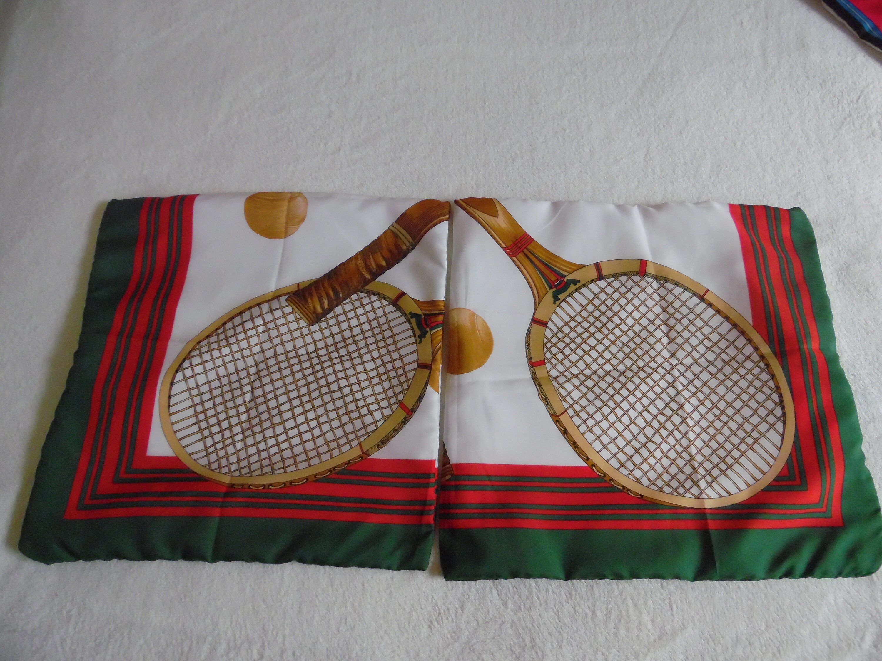 Tennis X 2 Housses de Coussin Raquettes Balles Manches Rouge Vert Luxe Création Unique Made in Franc