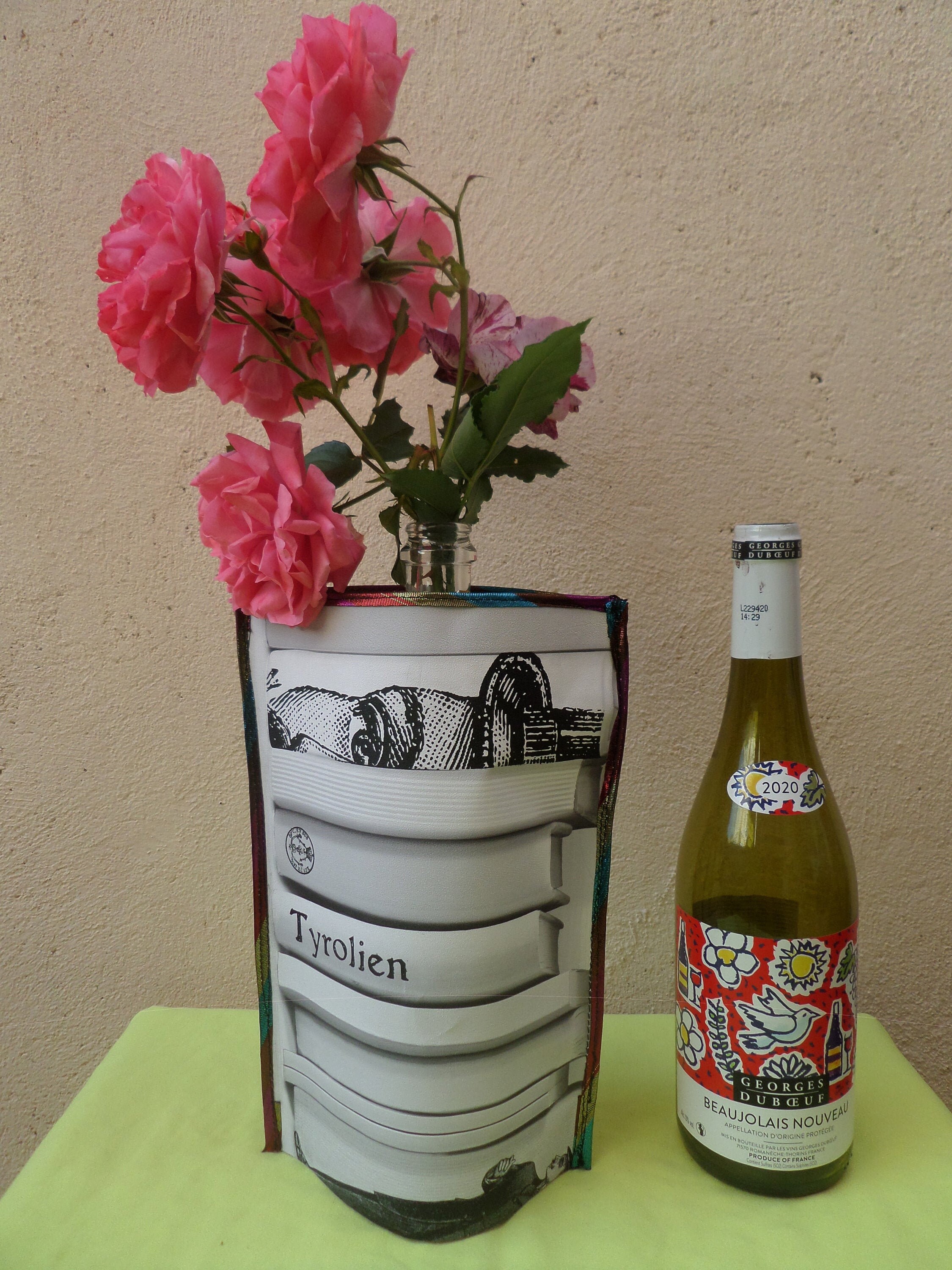 Couvre Cache Vase Papier Cover Vase Vaso Di Carta Tyrolien Tete Chapeau Tour Eiffel Paris Livres Noi