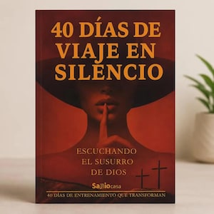 Könnte beinhalten: Ein Buchcover mit tiefrotem Hintergrund zeigt eine Person mit breitkrempigem Hut, die einen Finger auf die Lippen legt. Der Text lautet 40 DÍAS DE VIAJE EN SILENCIO, ESCUCHANDO EL SUSURRO DE DIOS, Sabiocasa und 40 DÍAS DE ENTRENAMIENTO QUE TRANSFORMAN.