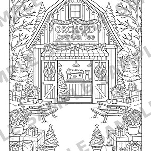 Puede incluir: Una p&aacute;gina para colorear en blanco y negro que muestra un granero con el letrero Orchard Row Coffee, decorado con guirnaldas y coronas. La escena incluye mesas de picnic, flores de pascua, regalos y &aacute;rboles de Navidad en la nieve.