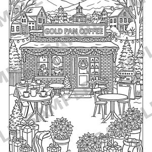 Puede incluir: Una p&aacute;gina para colorear en blanco y negro que ilustra la fachada de una cafeter&iacute;a llamada GOLD PAN COFFEE. La escena incluye mesas y sillas de exterior, flores de pascua en macetas, regalos envueltos y un pueblo de monta&ntilde;a nevado.