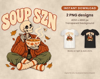 Könnte beinhalten: Ein digitales Grafikdesign mit einem Skelett in einer Strickjacke mit Zopfmuster, olivfarbener Hose und gestreiften Socken, das im Schneidersitz Suppe aus einer Schüssel isst. Der Text lautet SOUP SZN. Enthält zwei PNG-Dateien mit 4050 x 4860 px.