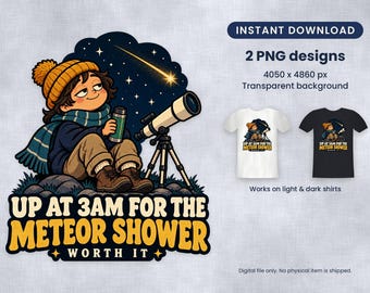 Könnte beinhalten: Ein digitales Grafikdesign mit einer Person in gelber Mütze und Schal, die mit einem Teleskop unter einem Sternenhimmel mit einer Sternschnuppe sitzt. Der Text lautet UP AT 3AM FOR THE METEOR SHOWER WORTH IT. Enthält zwei T-Shirt-Mockups.