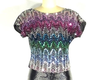 Top cropped de paetês dos anos 80: Camisa disco vintage arco-íris - Tamanho pequeno
