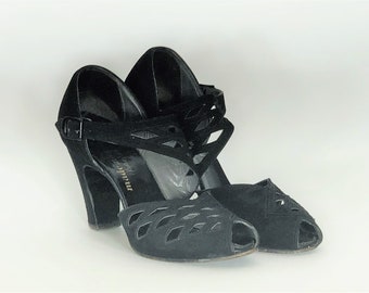 1940s black suede shoe with cool straps - size 6.5 narrow - 1940s shoes - 1940s pumps - 1940s black shoes - 1940s peeptoe shoes