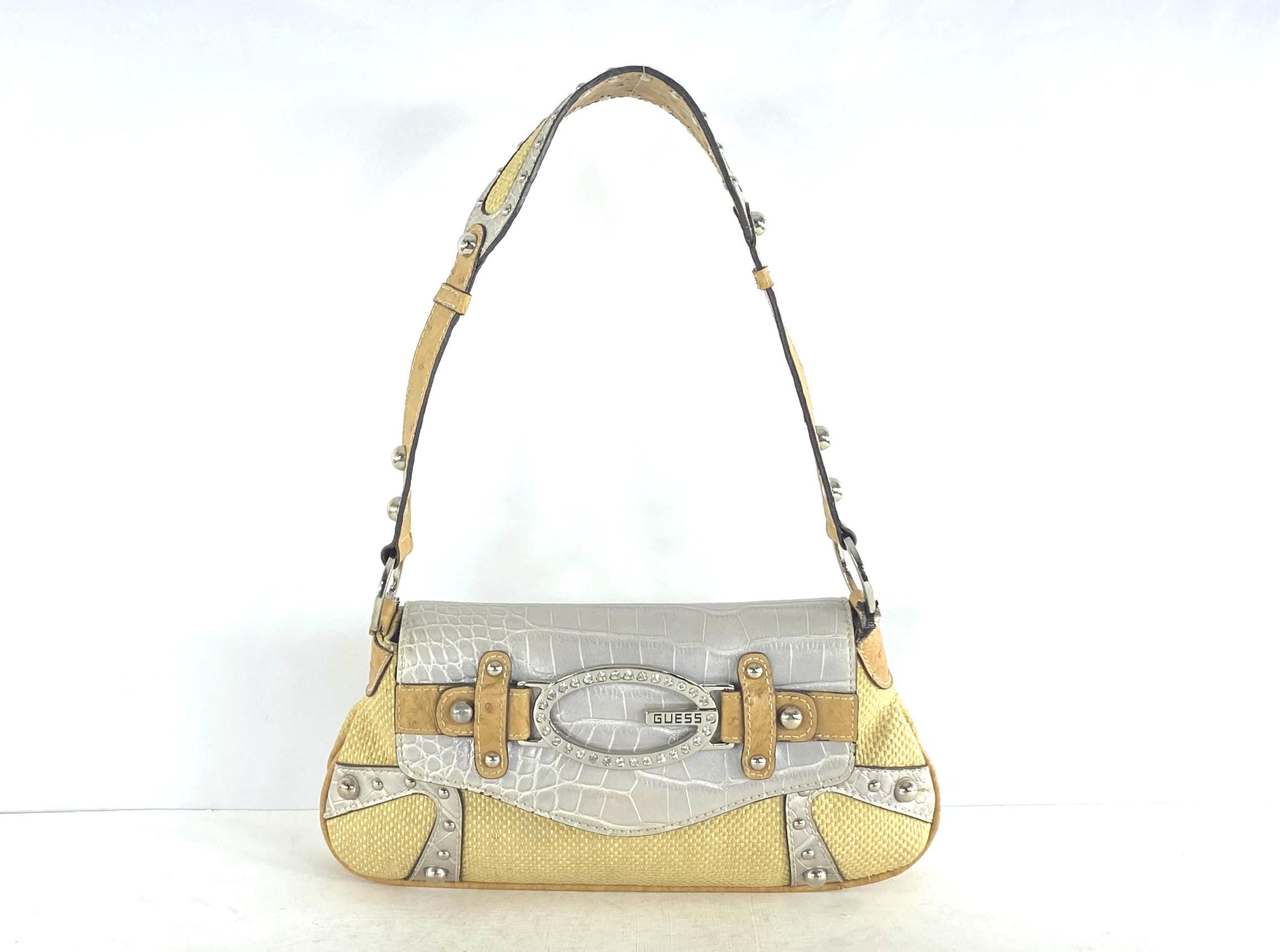 ショルダーバッグ・ポシェット Guess AVIS Saffiano triangle logo baguette bag HO1A3A05 Guess AVIS Saffiano triangle logo baguette bag HO1A3A05