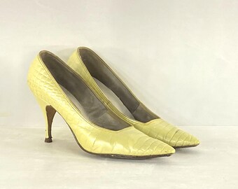 1950s Light Yellow Leather Faux Croc Heels - Size 7 narrow