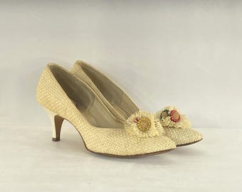 1950s Raffia Kitten Heels with Wood and Raffia Flowers - Size 7 narrow